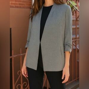 Babaton power hip
Blazer size 8